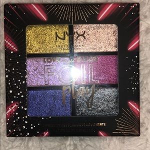 NYX EYE SHADOW PALETTE